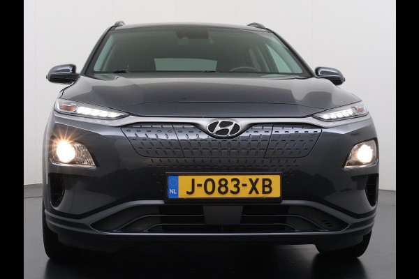 Hyundai Kona EV 64kWh SOH 100% Trekhaak Warmtepomp Navi Camera Ecc Adap.Cruise Head-Up Display Apple Carplay/Android Auto Pdc Fashion Keyless Lane Assist Dodehoek Detector FCA Privacy Glas Regensensor Bluetooth 1e Eigenaar Origineel Nederlandse Auto