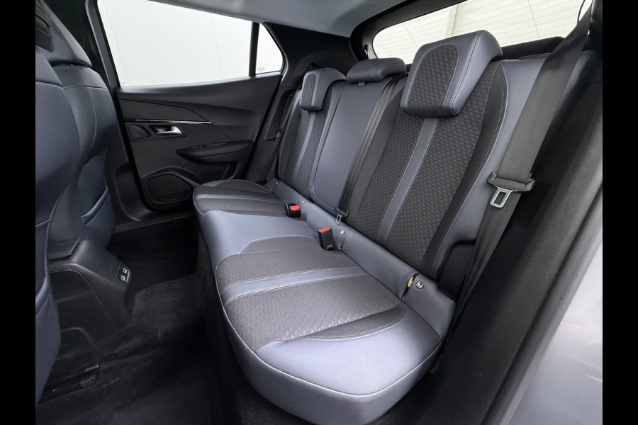 Peugeot e-2008 EV Allure Première 50kWh SOH 89% Navi* 360°Camera Ecc Apple Carplay Android Auto Cruise Control Stoelverwarming Pdc DAB+ Privacy Glas Lmv Led Keyless Complete EV