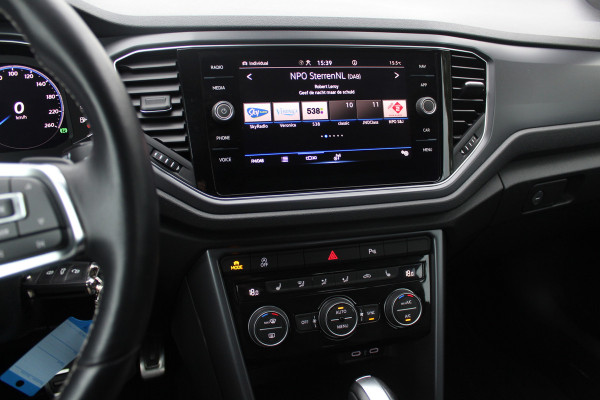 Volkswagen T-Roc Cabrio 1.5 TSI R-Line 47.055 km! / Navigatie / Parkeerhulp V+A / 19'' / Keyless / ACC / DAB / Stoelverwarming