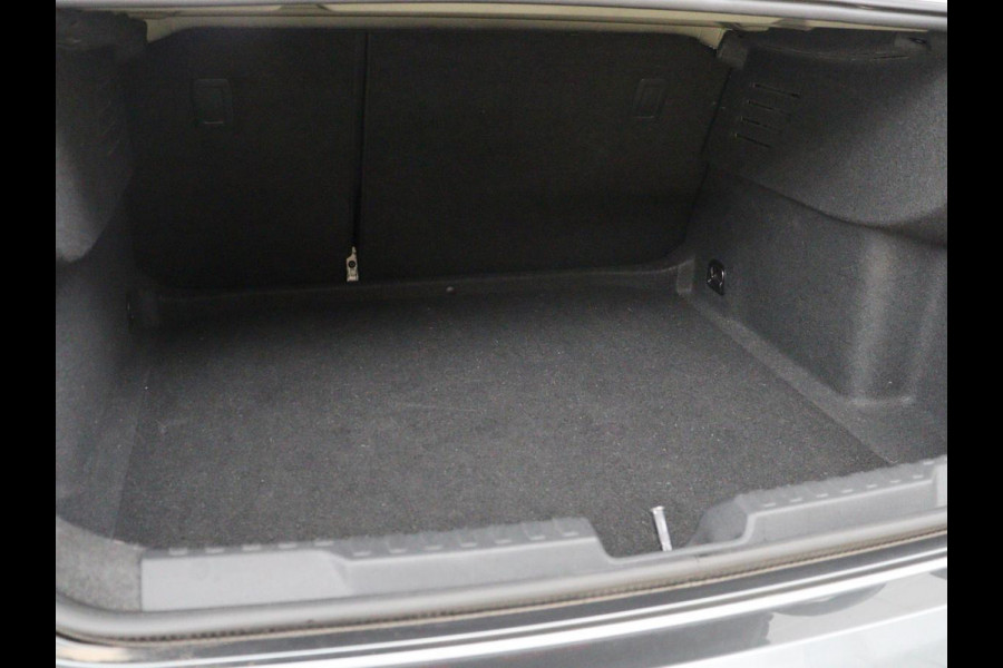 Audi A3 30 TFSI S edition | Sportstoelen | Carplay | Virtual Cockpit | Half leder | Climate control | Full LED | Cruise control | Parkeerhulp | Audi Sound | Getint glas