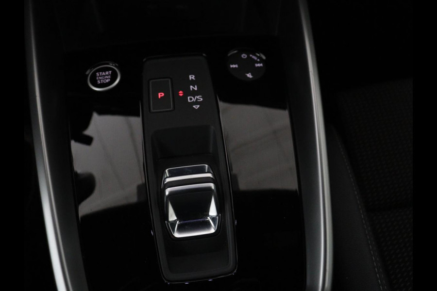 Audi A3 30 TFSI S edition | Sportstoelen | Carplay | Virtual Cockpit | Half leder | Climate control | Full LED | Cruise control | Parkeerhulp | Audi Sound | Getint glas