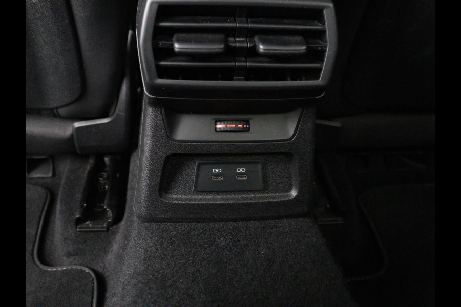 Audi A3 30 TFSI S edition | Sportstoelen | Carplay | Virtual Cockpit | Half leder | Climate control | Full LED | Cruise control | Parkeerhulp | Audi Sound | Getint glas