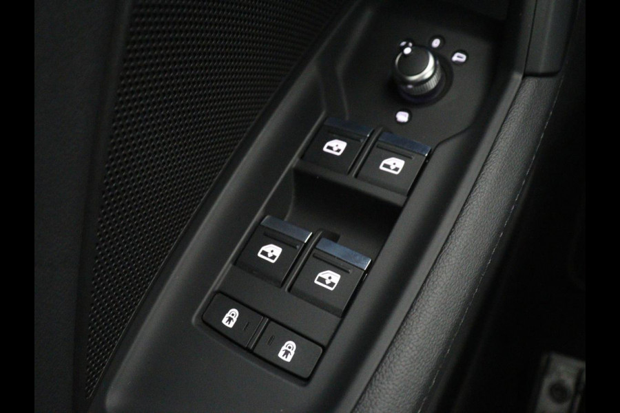 Audi A3 30 TFSI S edition | Sportstoelen | Carplay | Virtual Cockpit | Half leder | Climate control | Full LED | Cruise control | Parkeerhulp | Audi Sound | Getint glas