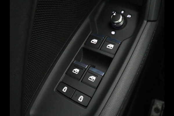 Audi A3 30 TFSI S edition | Sportstoelen | Carplay | Virtual Cockpit | Half leder | Climate control | Full LED | Cruise control | Parkeerhulp | Audi Sound | Getint glas