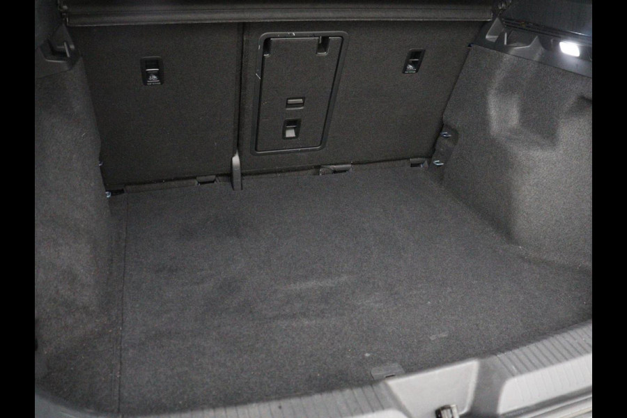 Volkswagen ID.4 First 77 kWh | SOH 90% | Stoel & stuurverwarming | Adaptive cruise | Camera | Carplay | Half leder | Navigatie | 20'' | Full LED | Keyless | Climate control | Sfeerverlichting