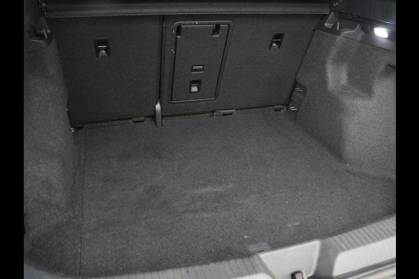 Volkswagen ID.4 First 77 kWh | SOH 90% | Stoel & stuurverwarming | Adaptive cruise | Camera | Carplay | Half leder | Navigatie | 20'' | Full LED | Keyless | Climate control | Sfeerverlichting