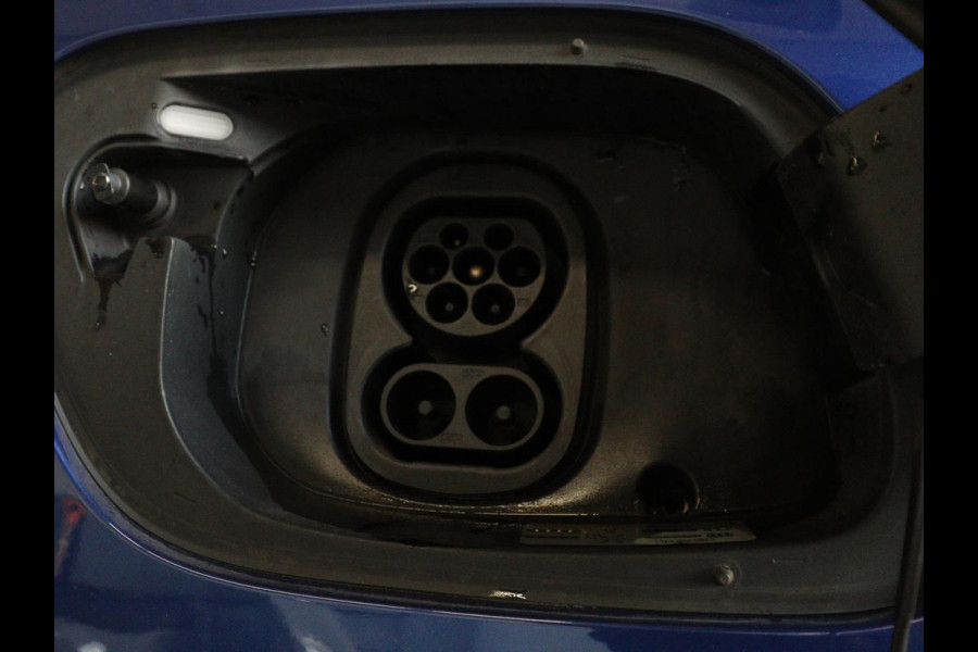 Volkswagen ID.4 First 77 kWh | SOH 90% | Stoel & stuurverwarming | Adaptive cruise | Camera | Carplay | Half leder | Navigatie | 20'' | Full LED | Keyless | Climate control | Sfeerverlichting