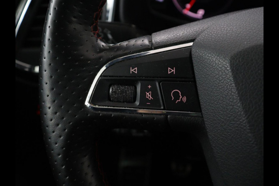 Seat Ateca 1.5 TSI FR Intens | Panoramadak | Trekhaak | Stoelverwarming | 360 Camera | Adaptive cruise | Alcantara | Beats Audio | Virtual Cockpit | Carplay | Full LED | Keyless | Navigatie