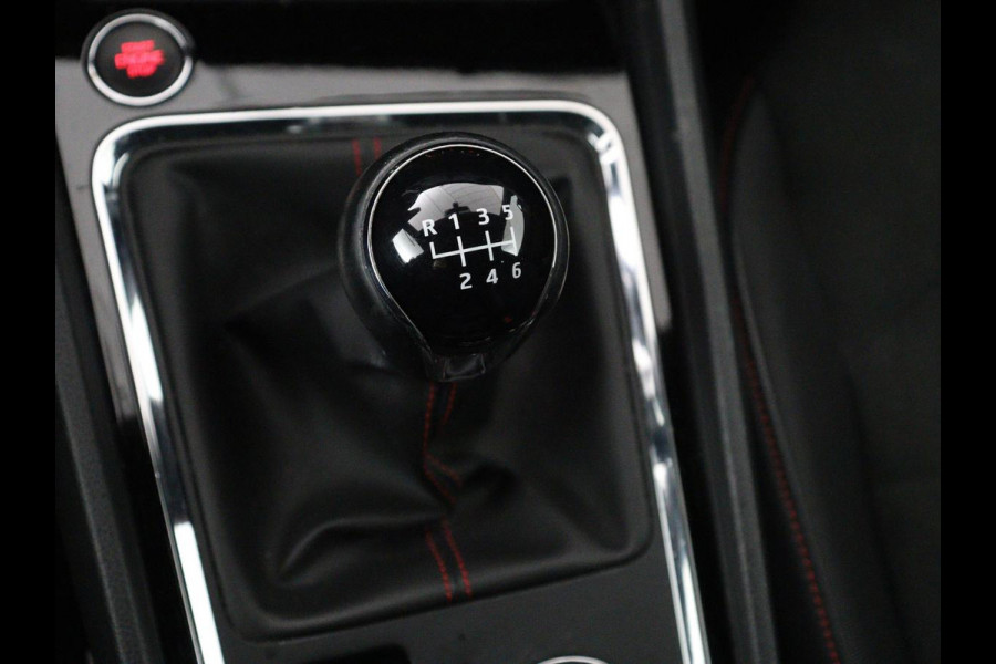 Seat Ateca 1.5 TSI FR Intens | Panoramadak | Trekhaak | Stoelverwarming | 360 Camera | Adaptive cruise | Alcantara | Beats Audio | Virtual Cockpit | Carplay | Full LED | Keyless | Navigatie