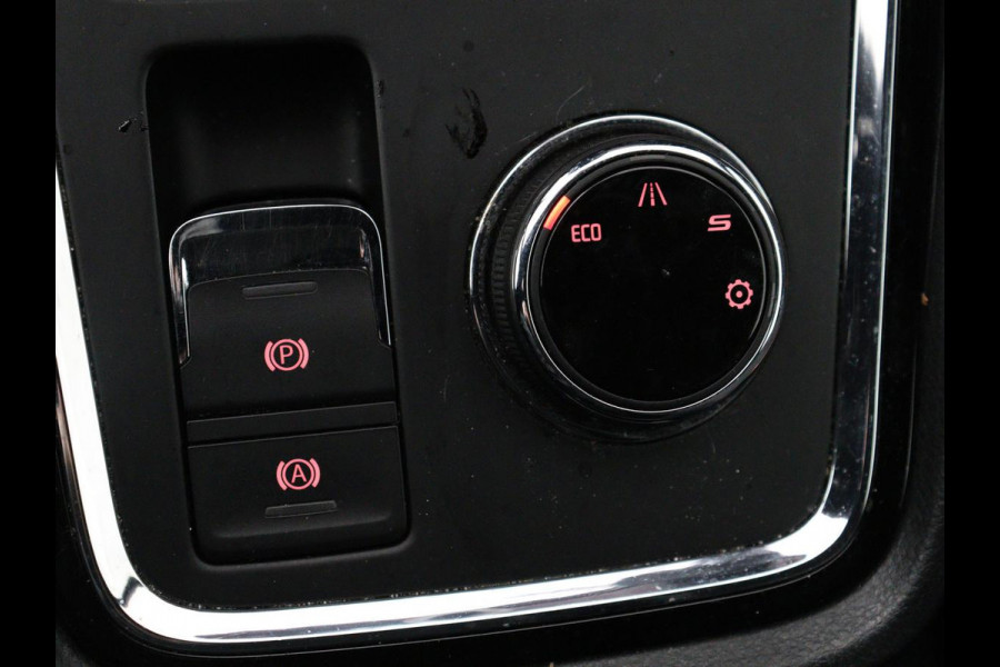 Seat Ateca 1.5 TSI FR Intens | Panoramadak | Trekhaak | Stoelverwarming | 360 Camera | Adaptive cruise | Alcantara | Beats Audio | Virtual Cockpit | Carplay | Full LED | Keyless | Navigatie