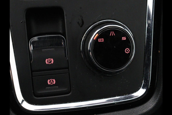 Seat Ateca 1.5 TSI FR Intens | Panoramadak | Trekhaak | Stoelverwarming | 360 Camera | Adaptive cruise | Alcantara | Beats Audio | Virtual Cockpit | Carplay | Full LED | Keyless | Navigatie