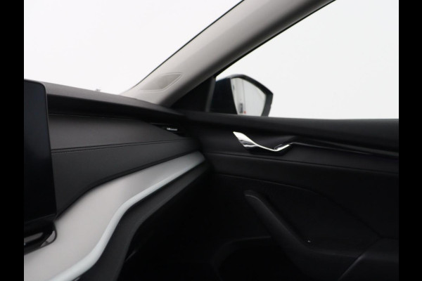 Škoda Octavia 1.4 TSI iV PHEV Business Edition | Stoelverwarming | Trekhaak | Carplay | Keyless | Sfeerverlichting | Navigatie | 18'' | Full LED | Parkeerhulp | Digital Cockpit | Plug In