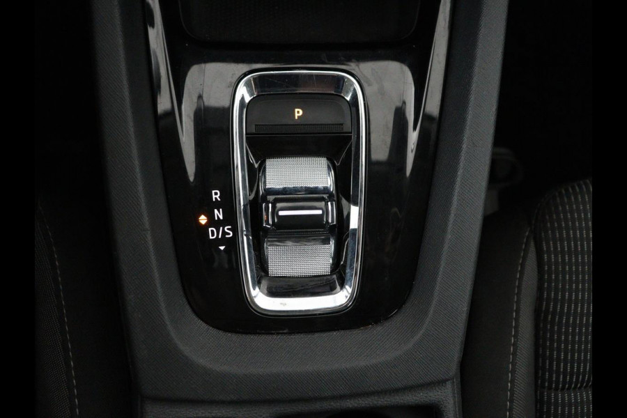 Škoda Octavia 1.4 TSI iV PHEV Business Edition | Stoelverwarming | Trekhaak | Carplay | Keyless | Sfeerverlichting | Navigatie | 18'' | Full LED | Parkeerhulp | Digital Cockpit | Plug In