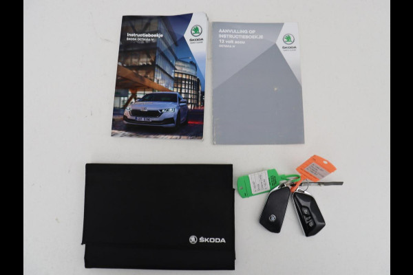 Škoda Octavia 1.4 TSI iV PHEV Business Edition | Stoelverwarming | Trekhaak | Carplay | Keyless | Sfeerverlichting | Navigatie | 18'' | Full LED | Parkeerhulp | Digital Cockpit | Plug In