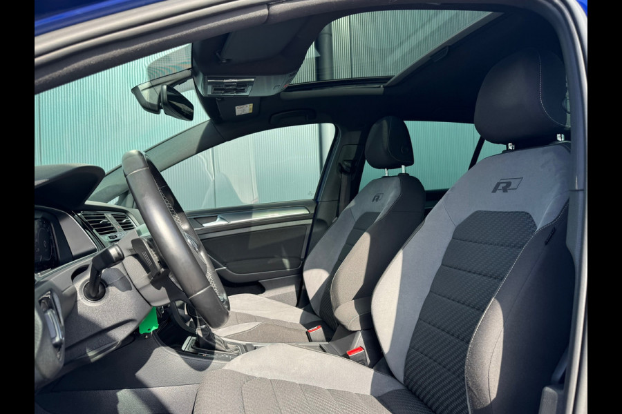 Volkswagen Golf 1.5 TSI Highline R-Line * Panorama * Bearlock * NL Auto * Virtual Cockpit * 19 inch velgen *