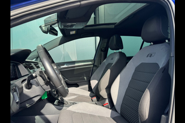 Volkswagen Golf 1.5 TSI Highline R-Line * Panorama * Bearlock * NL Auto * Virtual Cockpit * 19 inch velgen *