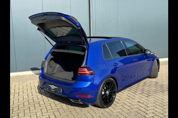 Volkswagen Golf 1.5 TSI Highline R-Line * Panorama * Bearlock * NL Auto * Virtual Cockpit * 19 inch velgen *