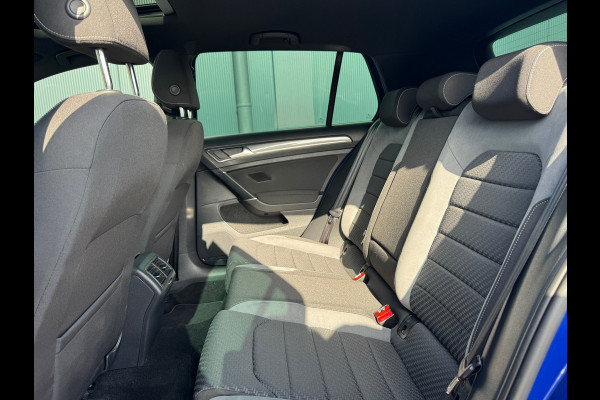 Volkswagen Golf 1.5 TSI Highline R-Line * Panorama * Bearlock * NL Auto * Virtual Cockpit * 19 inch velgen *