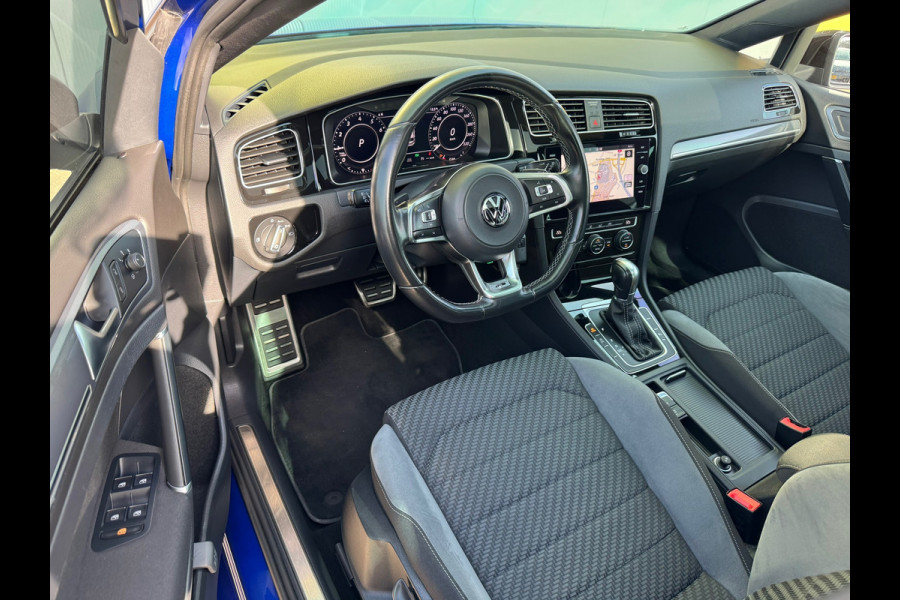 Volkswagen Golf 1.5 TSI Highline R-Line * Panorama * Bearlock * NL Auto * Virtual Cockpit * 19 inch velgen *