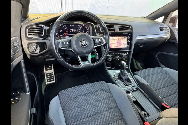 Volkswagen Golf 1.5 TSI Highline R-Line * Panorama * Bearlock * NL Auto * Virtual Cockpit * 19 inch velgen *