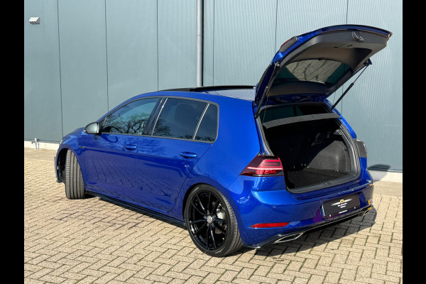 Volkswagen Golf 1.5 TSI Highline R-Line * Panorama * Bearlock * NL Auto * Virtual Cockpit * 19 inch velgen *