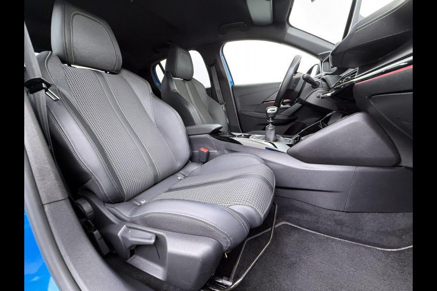 Peugeot 208 1.2 PureTech GT-Line VAN € 16.900,- VOOR € 14.440,- UW LENTEVOORDEEL € 2.460,-!| CAMERA | NAVIGATIE | DEALER ONDERHOUDEN | INCLUSIEF 12 MAANDEN BOVAG GARANTIE