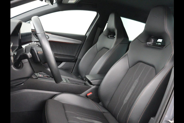 CUPRA Leon 1.4 eHybrid VZ | 245pk | Trekhaak | Stoelverwarming | Adaptive cruise | Camera | Carplay | Navigatie | Sfeerverlichting | Keyless | Park Assist | Memory | Sportstoelen | Full LED | PHEV | Plug In