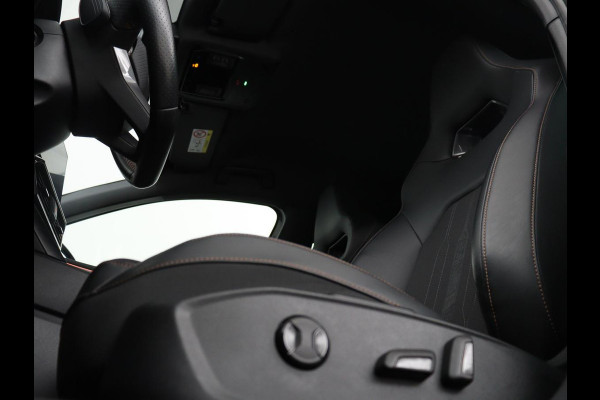 CUPRA Leon 1.4 eHybrid VZ | 245pk | Trekhaak | Stoelverwarming | Adaptive cruise | Camera | Carplay | Navigatie | Sfeerverlichting | Keyless | Park Assist | Memory | Sportstoelen | Full LED | PHEV | Plug In