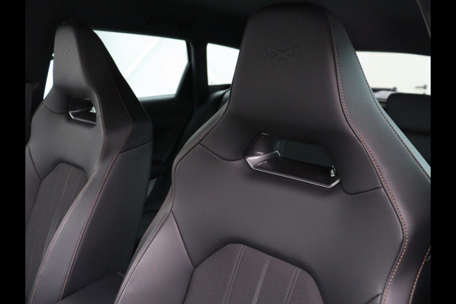 CUPRA Leon 1.4 eHybrid VZ | 245pk | Trekhaak | Stoelverwarming | Adaptive cruise | Camera | Carplay | Navigatie | Sfeerverlichting | Keyless | Park Assist | Memory | Sportstoelen | Full LED | PHEV | Plug In