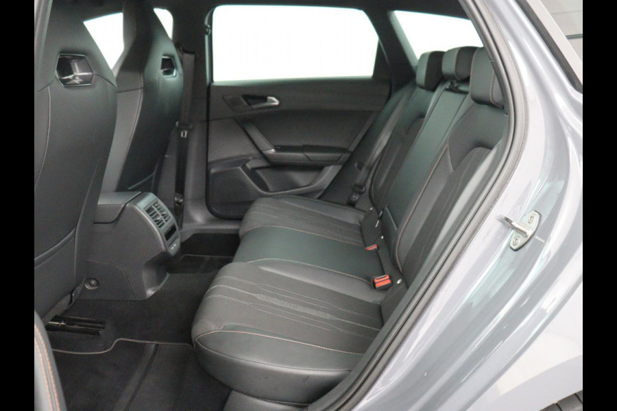 CUPRA Leon 1.4 eHybrid VZ | 245pk | Trekhaak | Stoelverwarming | Adaptive cruise | Camera | Carplay | Navigatie | Sfeerverlichting | Keyless | Park Assist | Memory | Sportstoelen | Full LED | PHEV | Plug In