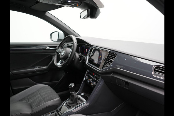 Volkswagen T-Roc 1.5 TSI R-Line 150pk Dealer O.H. | Trekhaak Afn. | Panodak | Adaptive Cruise | Camera | Sportstoelen Verwarmd | Keyless | Apple Carplay | Blis | LED Koplampen | Navigatie | DAB |