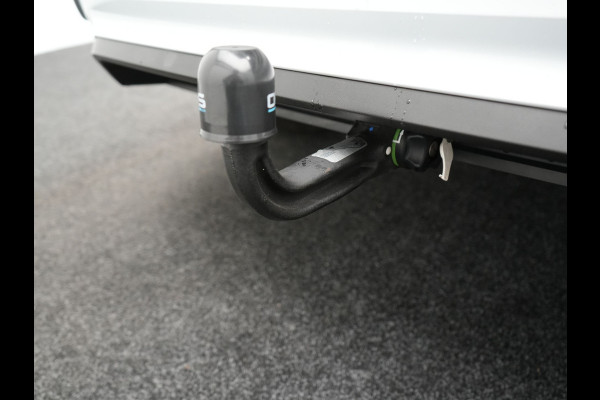 Volkswagen T-Roc 1.5 TSI R-Line 150pk Dealer O.H. | Trekhaak Afn. | Panodak | Adaptive Cruise | Camera | Sportstoelen Verwarmd | Keyless | Apple Carplay | Blis | LED Koplampen | Navigatie | DAB |