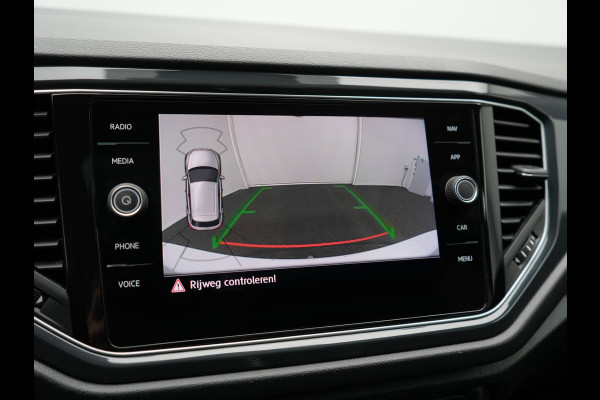 Volkswagen T-Roc 1.5 TSI R-Line 150pk Dealer O.H. | Trekhaak Afn. | Panodak | Adaptive Cruise | Camera | Sportstoelen Verwarmd | Keyless | Apple Carplay | Blis | LED Koplampen | Navigatie | DAB |