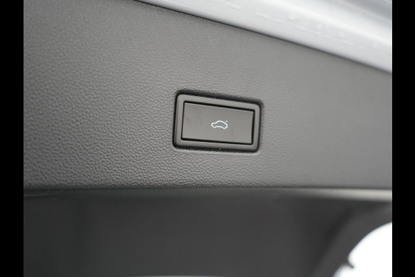 Volkswagen T-Roc 1.5 TSI R-Line 150pk Dealer O.H. | Trekhaak Afn. | Panodak | Adaptive Cruise | Camera | Sportstoelen Verwarmd | Keyless | Apple Carplay | Blis | LED Koplampen | Navigatie | DAB |