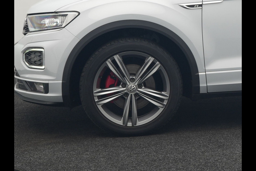 Volkswagen T-Roc 1.5 TSI R-Line 150pk Dealer O.H. | Trekhaak Afn. | Panodak | Adaptive Cruise | Camera | Sportstoelen Verwarmd | Keyless | Apple Carplay | Blis | LED Koplampen | Navigatie | DAB |