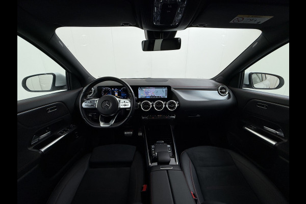 Mercedes-Benz EQA 250 AMG Line SOH 98% Navi Camera Ecc Pdc Stoelverwarming Cruise Control DAB Bluetooth Elek.Achterklep Led Lmv 18" Privacy Glas Ambience-verlichting Licht en zichtpakket 1e Eigenaar Volledig Dealeronderhouden Origineel Nederlandse Auto € 61.000 nieuw