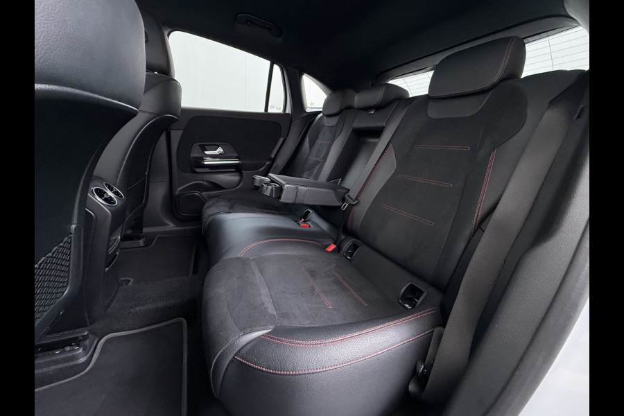 Mercedes-Benz EQA 250 AMG Line SOH 98% Navi Camera Ecc Pdc Stoelverwarming Cruise Control DAB Bluetooth Elek.Achterklep Led Lmv 18" Privacy Glas Ambience-verlichting Licht en zichtpakket 1e Eigenaar Volledig Dealeronderhouden Origineel Nederlandse Auto € 61.000 nieuw
