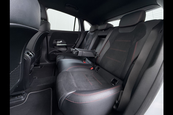 Mercedes-Benz EQA 250 AMG Line SOH 98% Navi Camera Ecc Pdc Stoelverwarming Cruise Control DAB Bluetooth Elek.Achterklep Led Lmv 18" Privacy Glas Ambience-verlichting Licht en zichtpakket 1e Eigenaar Volledig Dealeronderhouden Origineel Nederlandse Auto € 61.000 nieuw