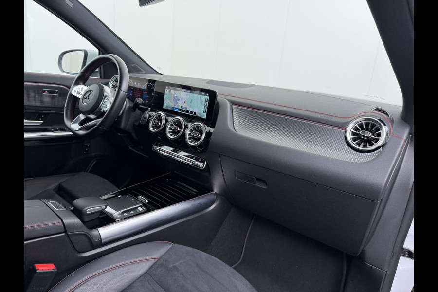 Mercedes-Benz EQA 250 AMG Line SOH 98% Navi Camera Ecc Pdc Stoelverwarming Cruise Control DAB Bluetooth Elek.Achterklep Led Lmv 18" Privacy Glas Ambience-verlichting Licht en zichtpakket 1e Eigenaar Volledig Dealeronderhouden Origineel Nederlandse Auto € 61.000 nieuw