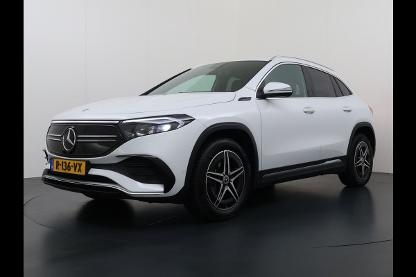 Mercedes-Benz EQA 250 AMG Line SOH 98% Navi Camera Ecc Pdc Stoelverwarming Cruise Control DAB Bluetooth Elek.Achterklep Led Lmv 18" Privacy Glas Ambience-verlichting Licht en zichtpakket 1e Eigenaar Volledig Dealeronderhouden Origineel Nederlandse Auto € 61.000 nieuw