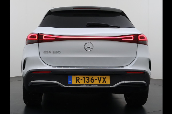 Mercedes-Benz EQA 250 AMG Line SOH 98% Navi Camera Ecc Pdc Stoelverwarming Cruise Control DAB Bluetooth Elek.Achterklep Led Lmv 18" Privacy Glas Ambience-verlichting Licht en zichtpakket 1e Eigenaar Volledig Dealeronderhouden Origineel Nederlandse Auto € 61.000 nieuw