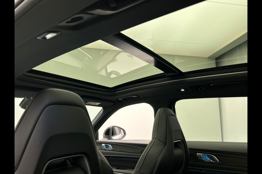 Lynk & Co 01 1.5 More Leder | Pano | Stoel+Stuurwielverwarming | Keyless