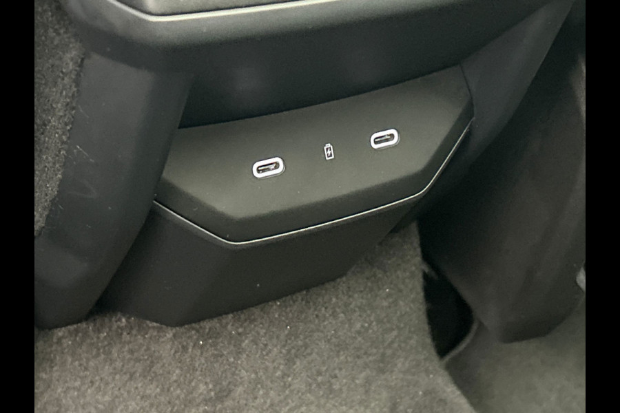 Lynk & Co 01 1.5 More Leder | Pano | Stoel+Stuurwielverwarming | Keyless