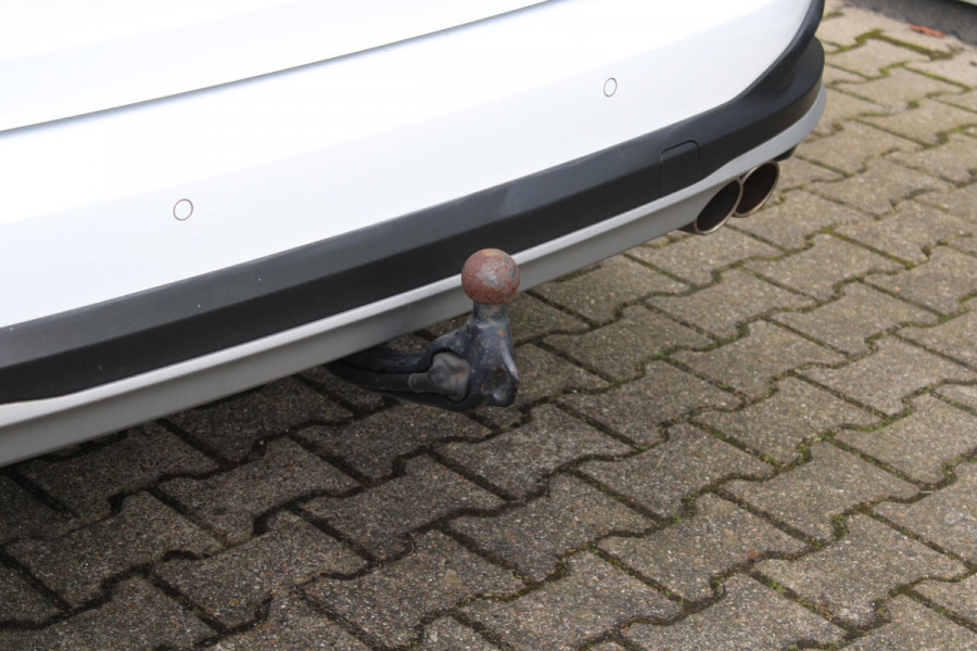 Ford FOCUS Wagon 1.0 EcoBoost Active X Business | Wegklapbare Trekhaak | Stoel + Stuurverwarming | Adaptive Cruise Control | Climate Control | Camera | BLIS |