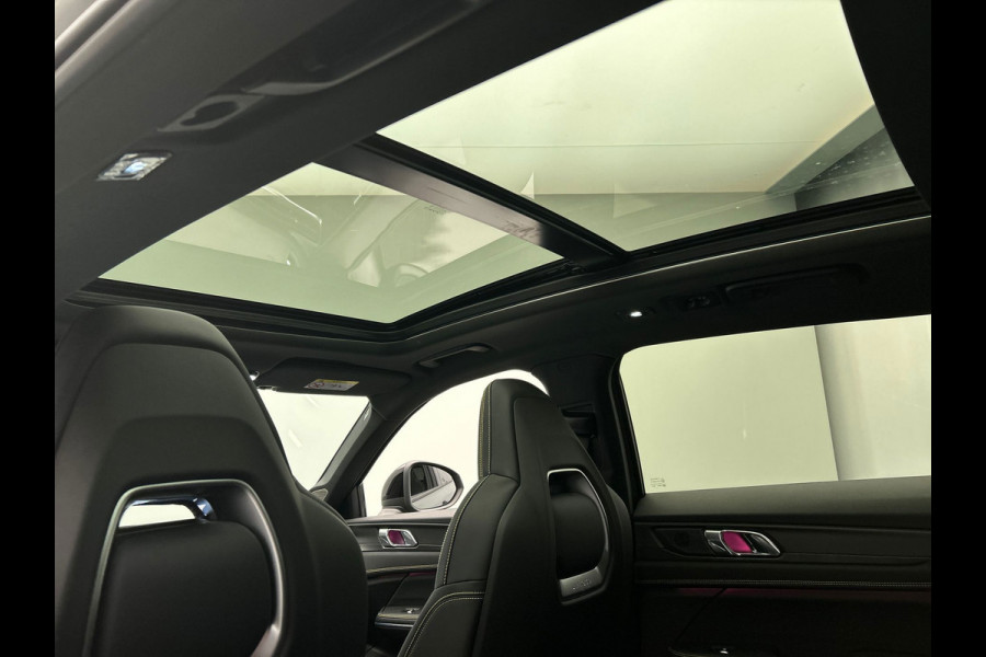 Lynk & Co 01 1.5 More Leder | Pano | Stoel+Stuurwielverwarming | Keyless