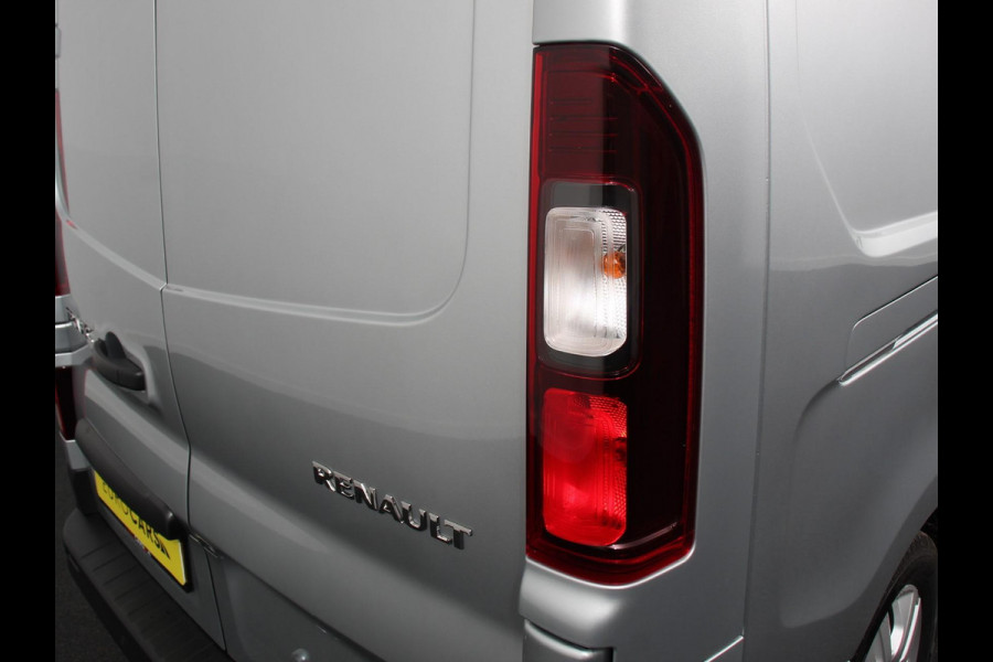 Renault Trafic 2.0 Blue dCi 110PK T30 L2H1 Advance Navigatie bluetooth DAB Camera Airco Trekhaak Houten bekleding Lichtmetalen velgen