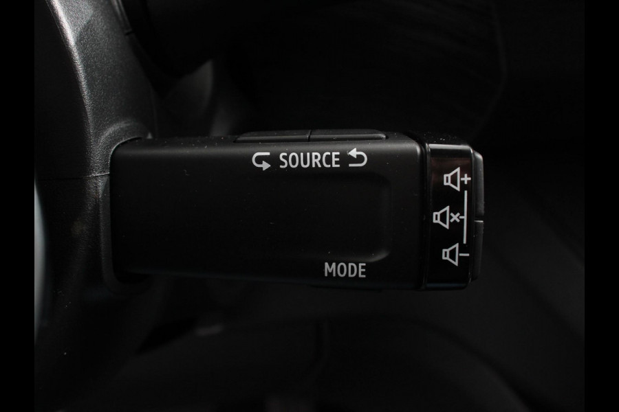 Renault Trafic 2.0 Blue dCi 110PK T30 L2H1 Advance Navigatie bluetooth DAB Camera Airco Trekhaak Houten bekleding Lichtmetalen velgen