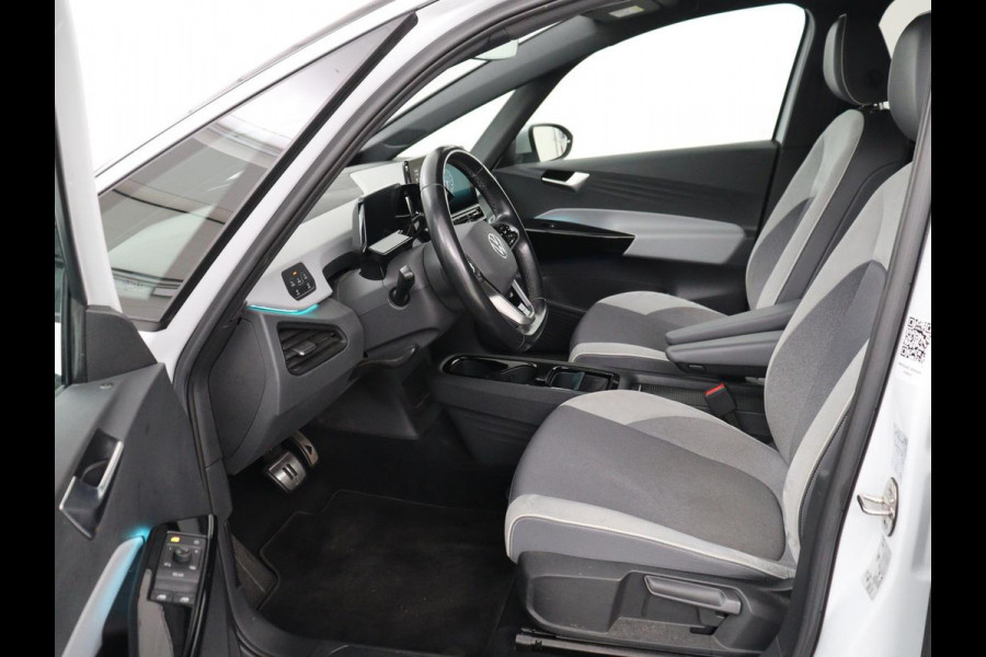 Volkswagen ID.3 First Plus 58 kWh | Trekhaak | Stoel & stuurverwarming | Camera | Adaptive cruise | Sfeerverlichting | Carplay | Navigatie | Keyless | Matrix LED