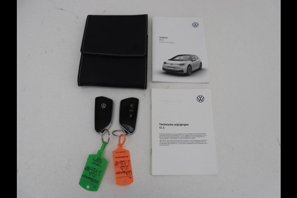 Volkswagen ID.3 First Plus 58 kWh | Trekhaak | Stoel & stuurverwarming | Camera | Adaptive cruise | Sfeerverlichting | Carplay | Navigatie | Keyless | Matrix LED