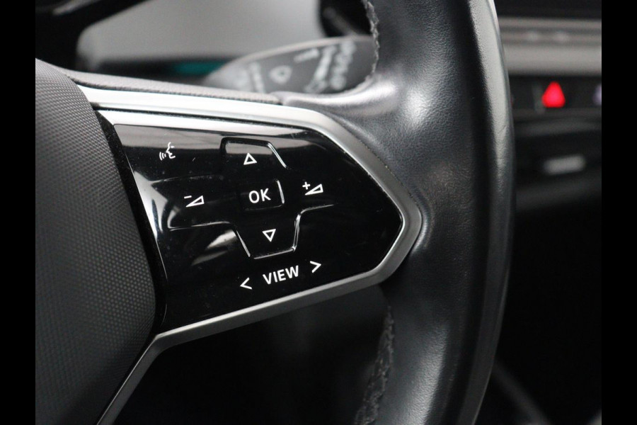 Volkswagen ID.3 First Plus 58 kWh | Trekhaak | Stoel & stuurverwarming | Camera | Adaptive cruise | Sfeerverlichting | Carplay | Navigatie | Keyless | Matrix LED